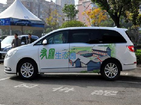 马山户外车贴喷绘如何保持效果?