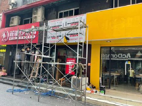 马山制作广告招牌如何避免它发黄？